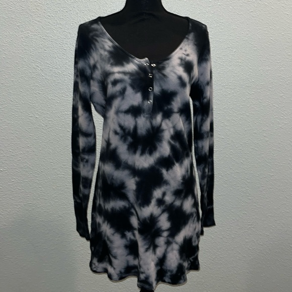 Gorgeous, thermal tie-dye extra large from Victoria’s Secret sleep dress - Picture 3 of 13